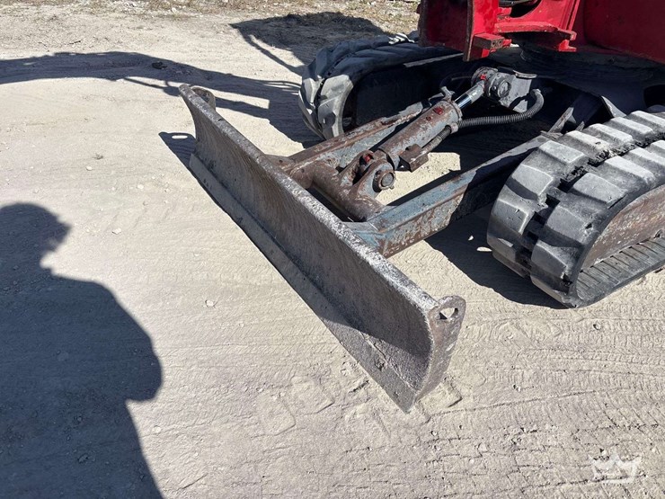 2014-takeuchi-tb228-image-11