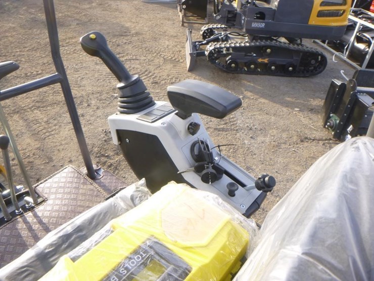 2025-agt-xz20r-hydraulic-excavator-image-23