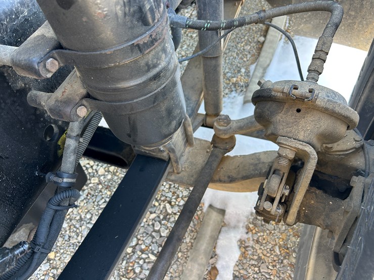 1996-freightliner-fld120-image-15