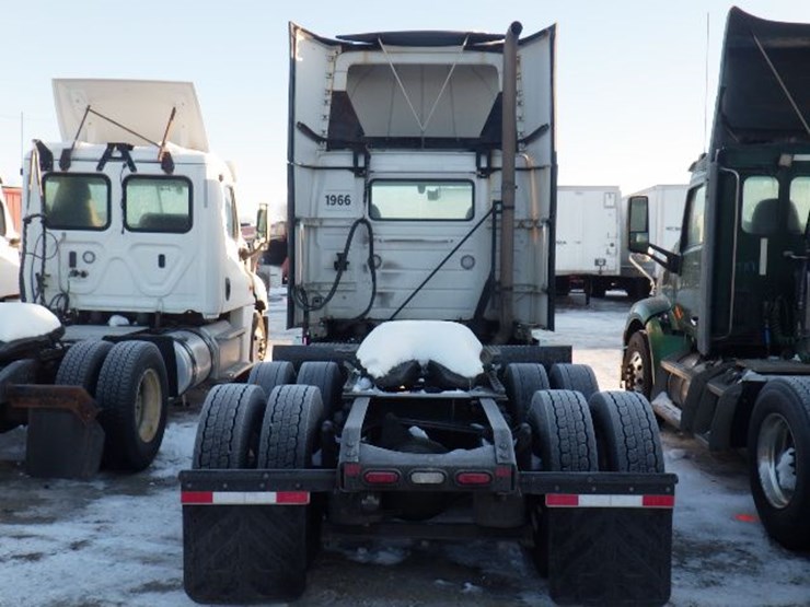 2018-volvo-vnl-300-image-10