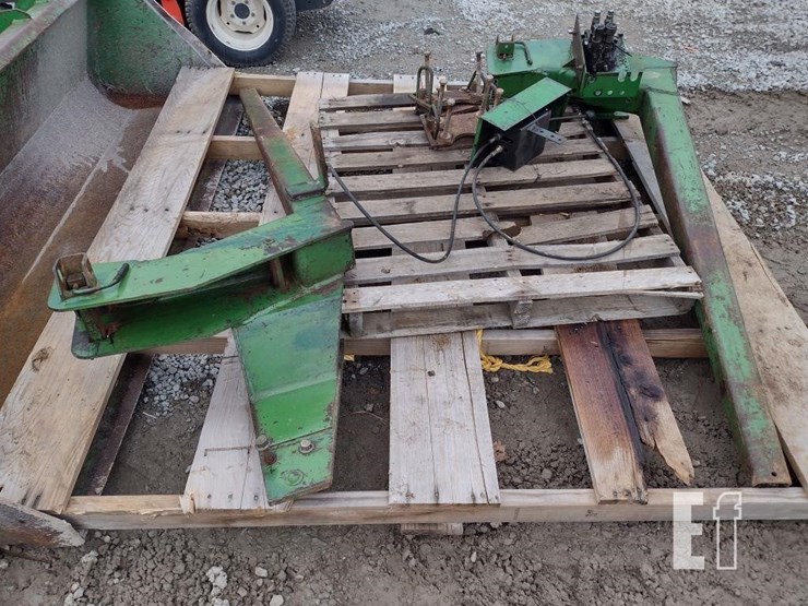 john-deere-245-image-8