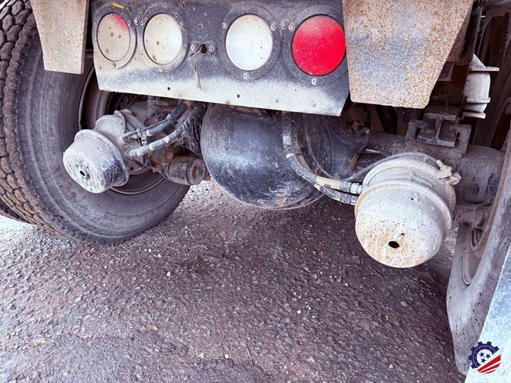 2016-kenworth-t800-image-36