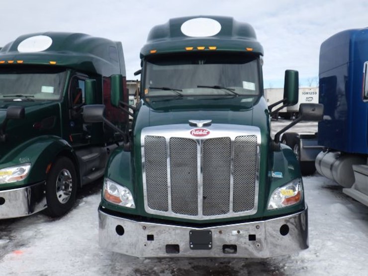 2019-peterbilt-579-image-2