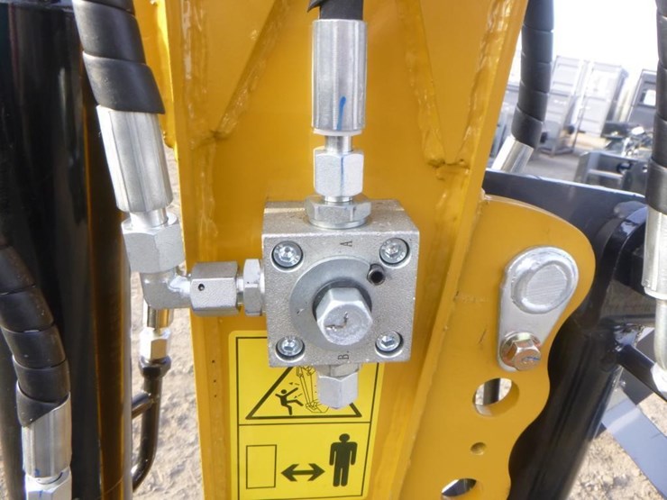 2025-agt-xz20r-hydraulic-excavator-image-14