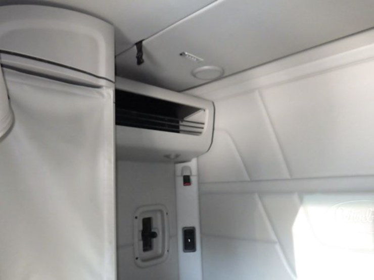 2019-peterbilt-579-image-21