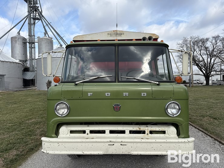 1973-ford-c750-image-2