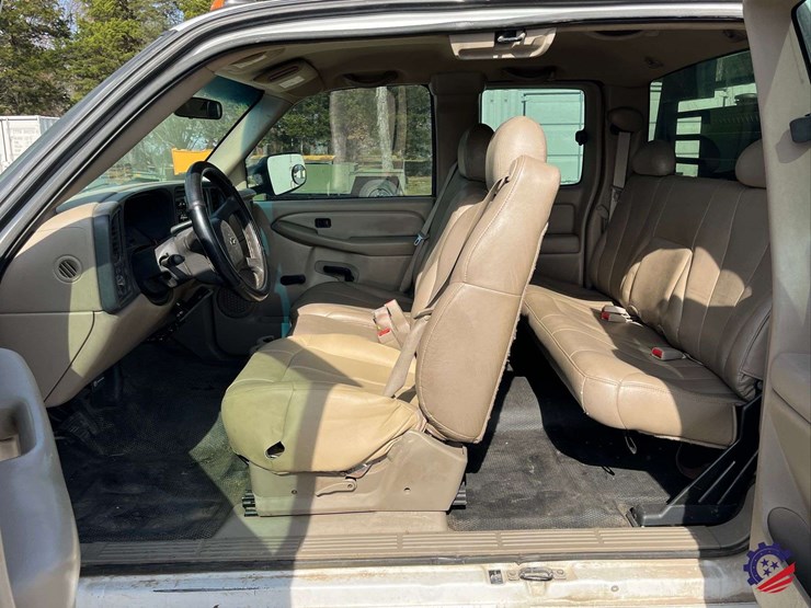 2002-chevrolet-silverado-3500-image-56