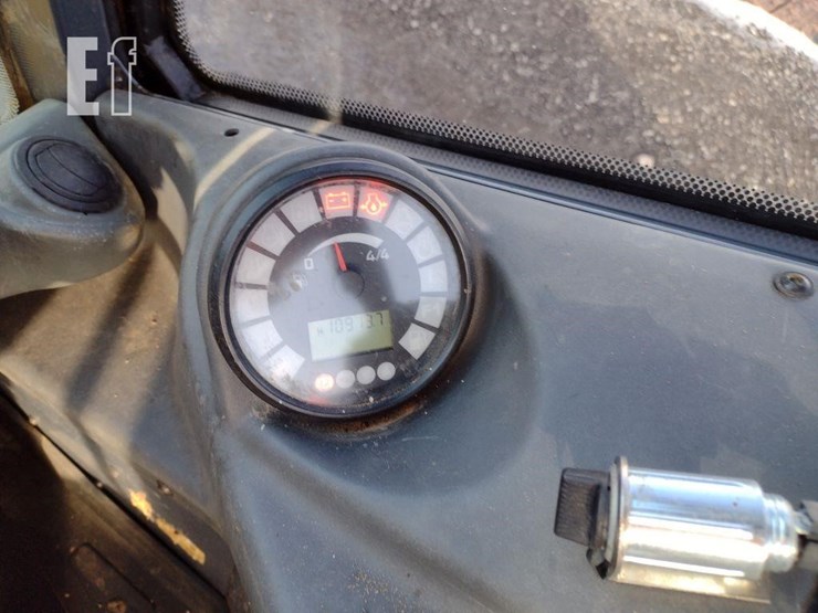 2021-deere-304l-image-7