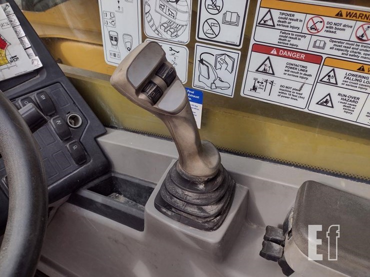 2019-caterpillar-tl1055d-image-9