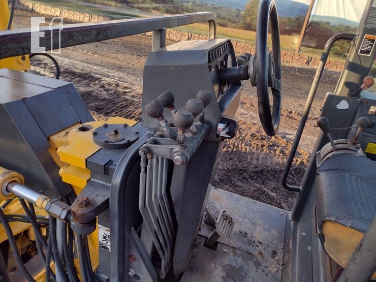 2004-volvo-g86-image-15