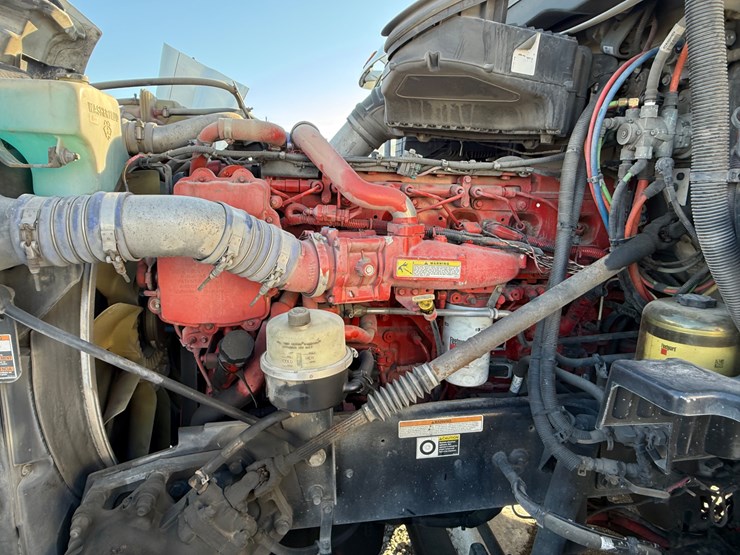 2016-peterbilt-579-image-50