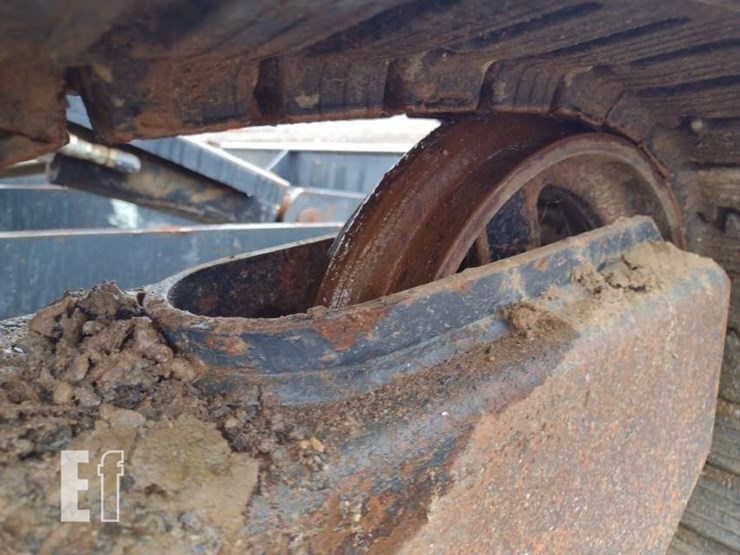 2022-deere-26g-image-40