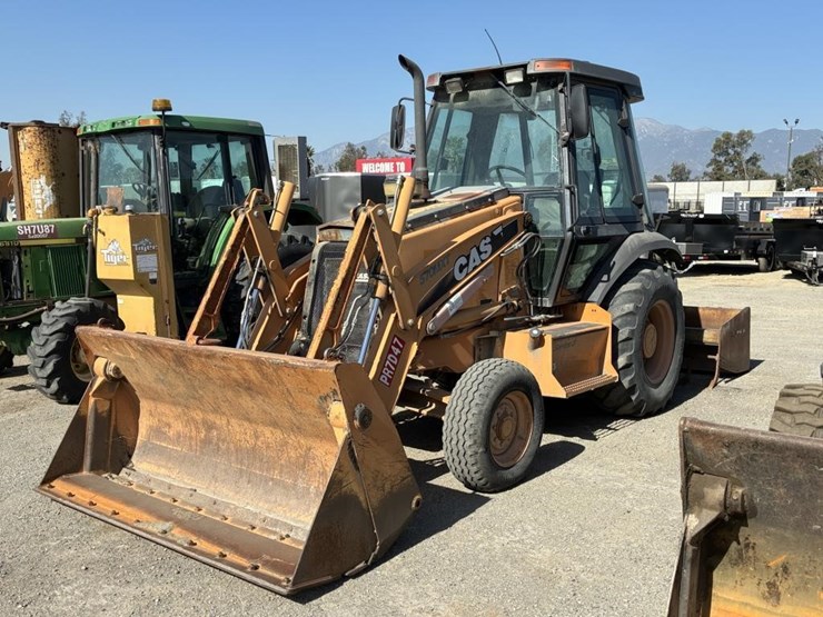 2009-case-570m-xt-image-1