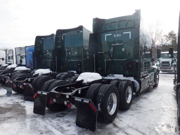 2019-peterbilt-579-image-13