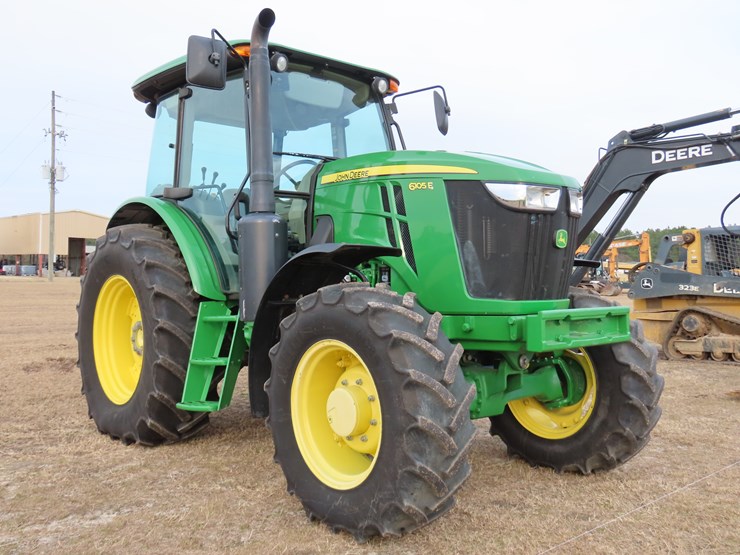 2020-john-deere-6105e-image-2