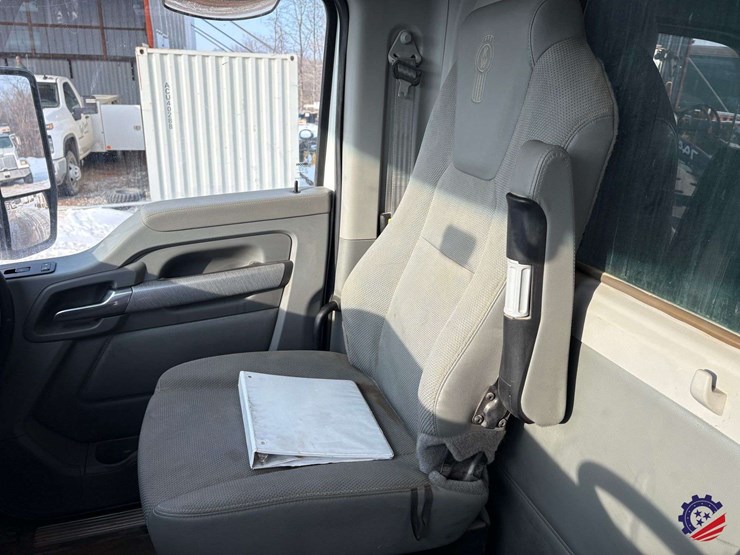 2019-kenworth-t880-image-61