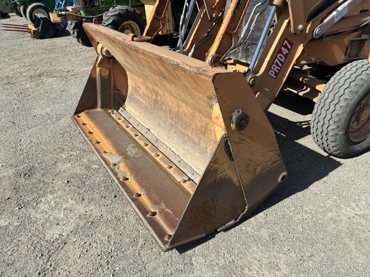 2009-case-570m-xt-image-5