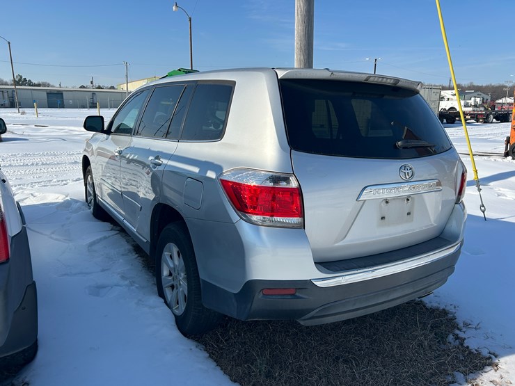 2011-toyota-highlander-image-4