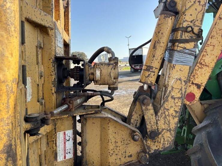 2005-john-deere-7220-image-11