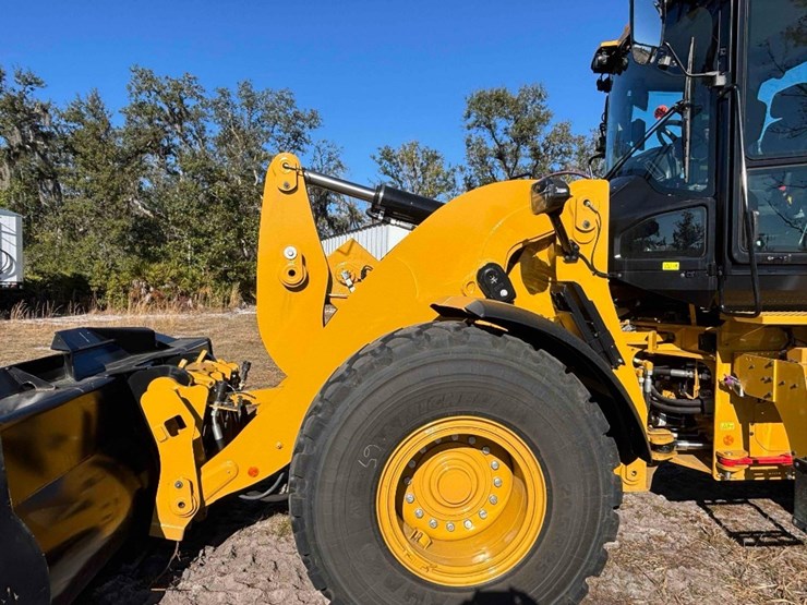 2025-caterpillar-938-image-4