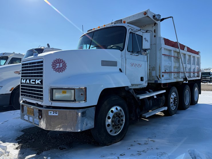 1996-mack-ch613-image-1