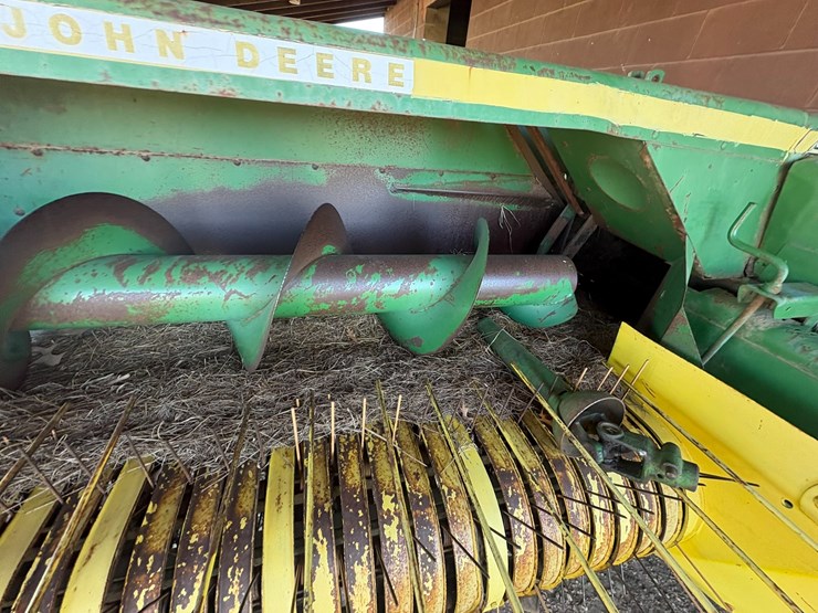 john-deere-336-image-23