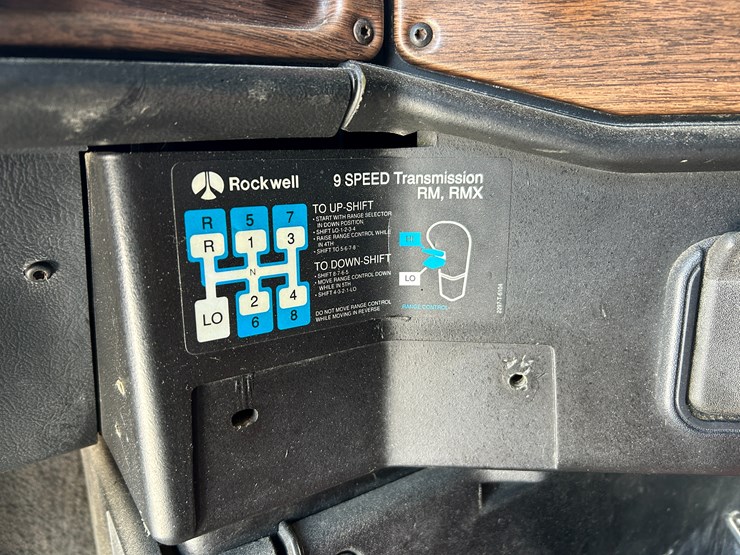 1996-freightliner-fld120-image-52