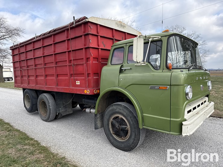 1973-ford-c750-image-3