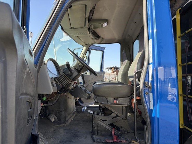 2018-international-7400-image-9