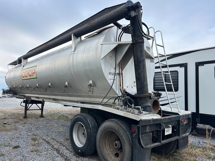 warren-feed-trailer-image-6