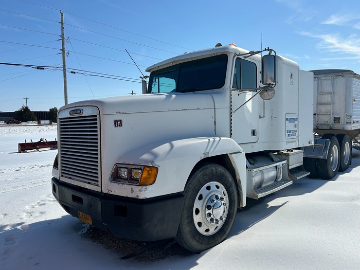 1996-freightliner-fld120-image-1