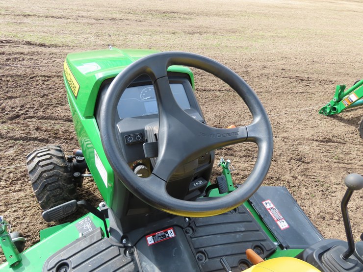 2025-john-deere-1025r-image-17