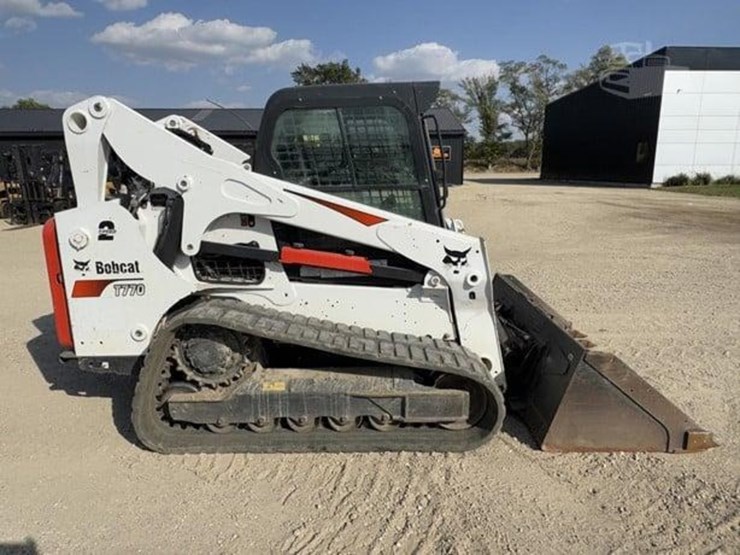 2022-bobcat-t770-image-4