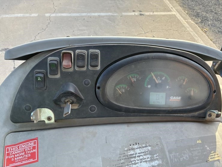 2017-case-580sn-image-25