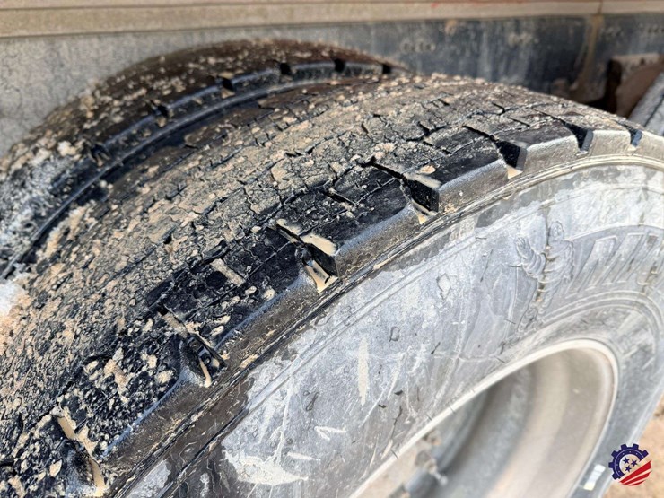 2018-mack-granite-gu713-image-25