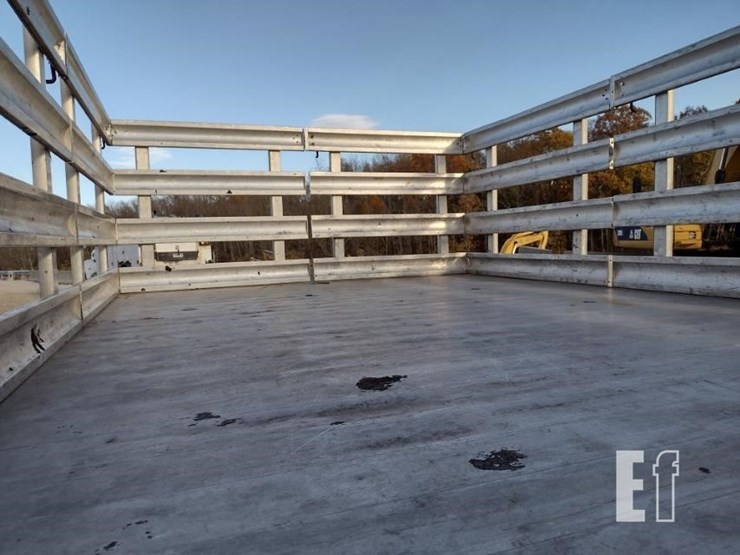 peterbilt-330-image-33