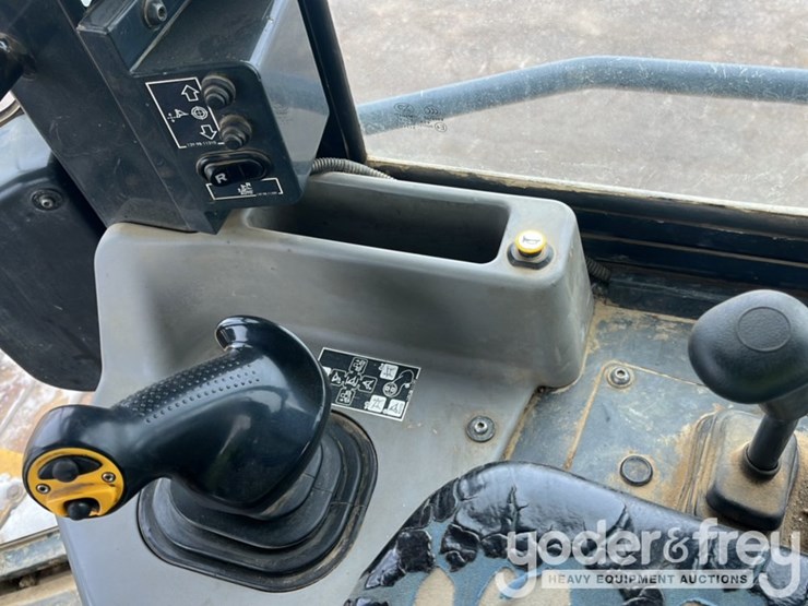 2014-komatsu-d61pxi-23-image-28