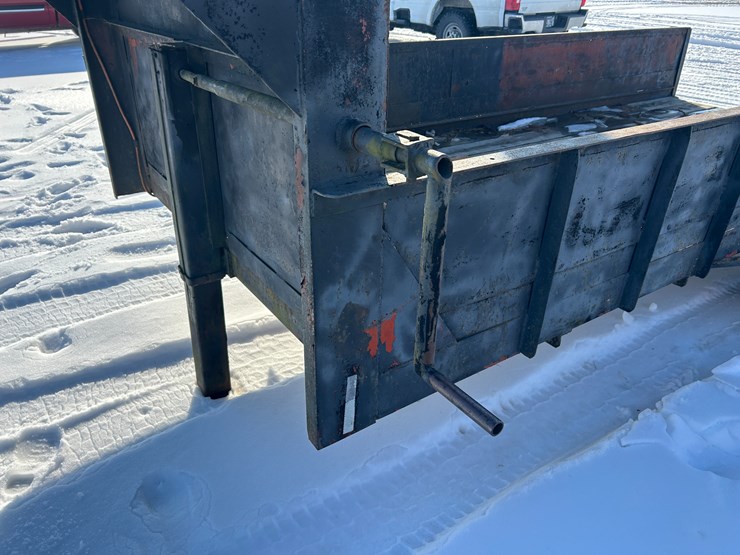 #37773-•-14’-t/a-steel-gooseneck-flatbed-trailer-image-10