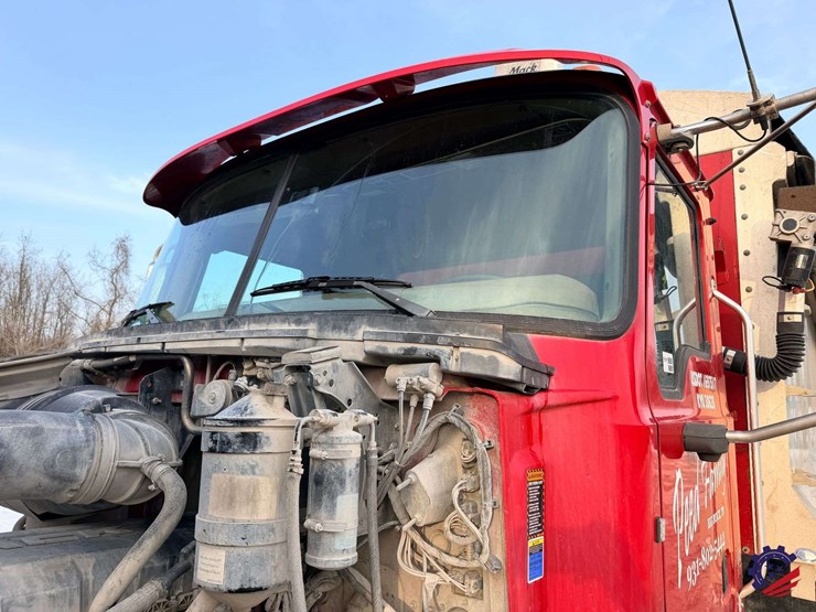 2018-mack-granite-gu713-image-36