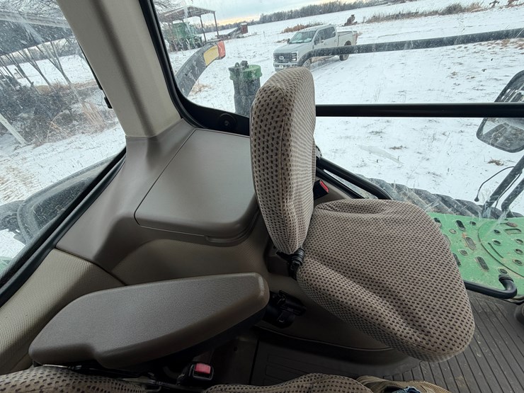 2015-john-deere-8370rt-image-56