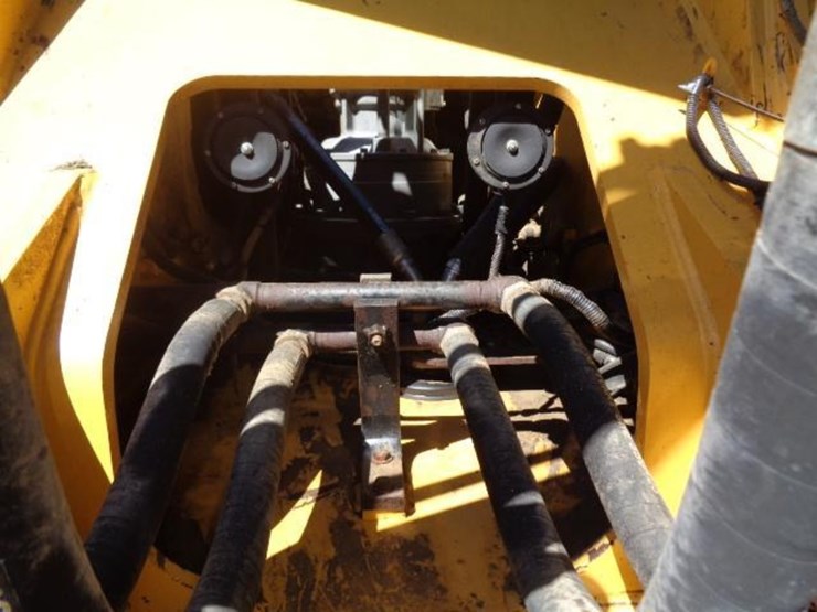 2015-deere-350g-lc-image-15