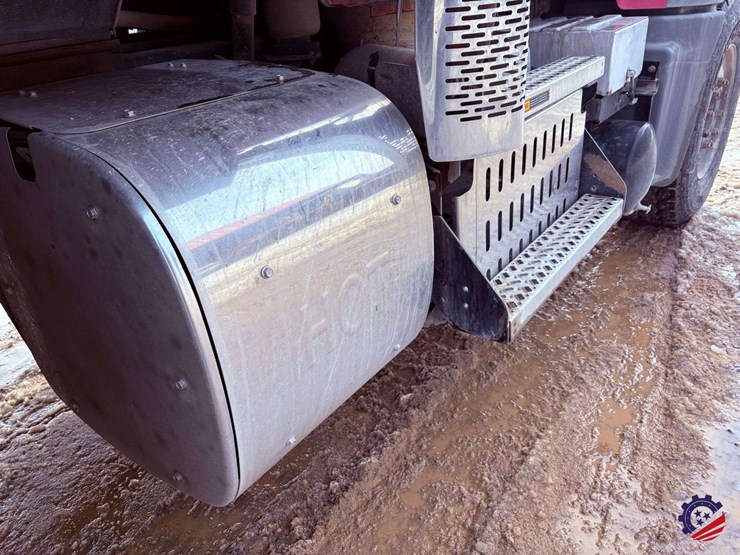 2017-mack-granite-gu713-image-32