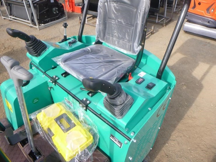 2025-agt-h15r-hydraulic-excavator-image-19