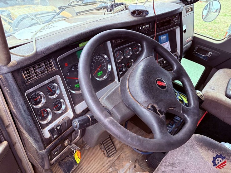 2016-kenworth-t800-image-66