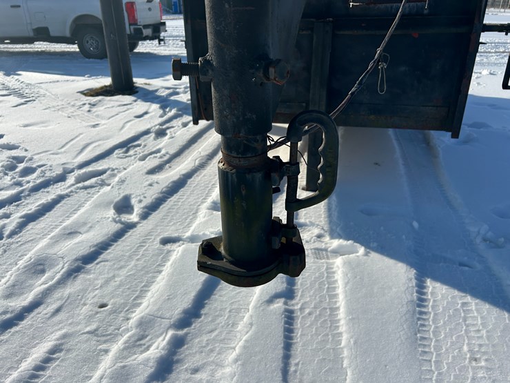 #37773-•-14’-t/a-steel-gooseneck-flatbed-trailer-image-13