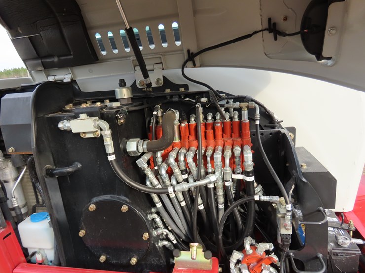 2020-takeuchi-tb235-2-image-9