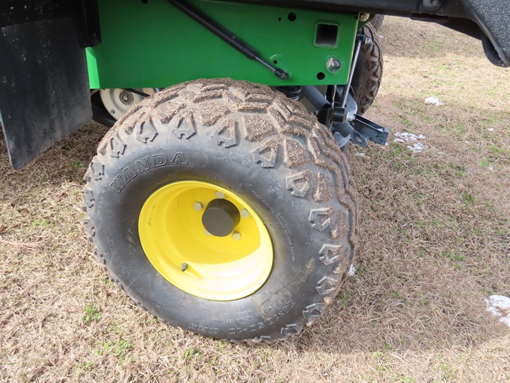 2024-john-deere-gator-image-10