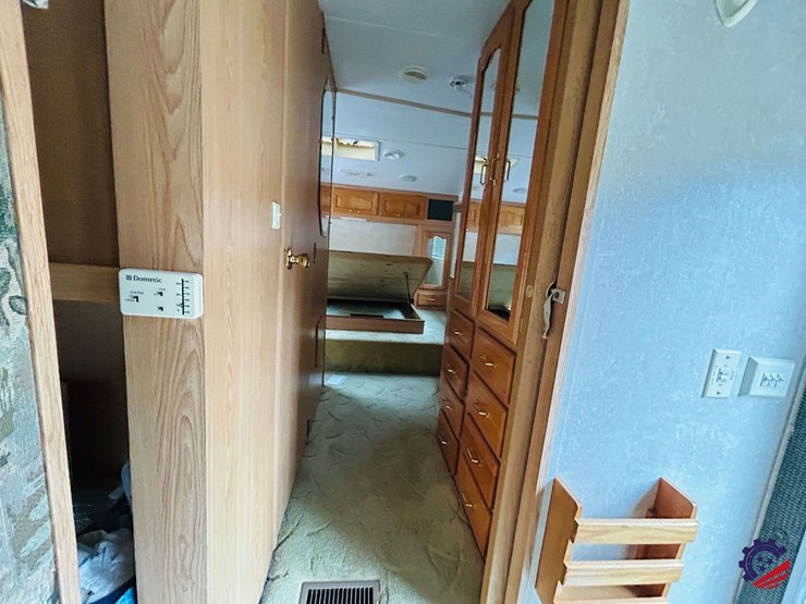 2003-forest-river-wildcat-28rk-t/a-camper-gooseneck-trailer-image-70