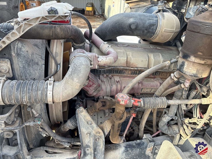 2017-mack-granite-gu713-image-40