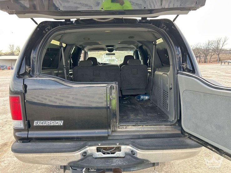 2005-ford-excursion-image-20